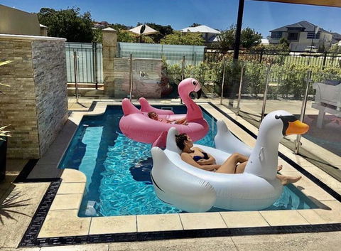 LUXURY VILLA W POOL & SPAS - Tourism Noosa 1