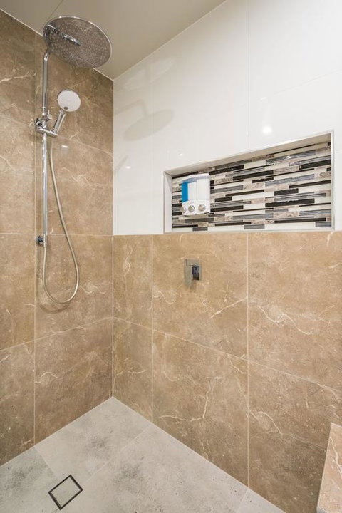 Luxury Waterfront Home - Tourism Noosa 3