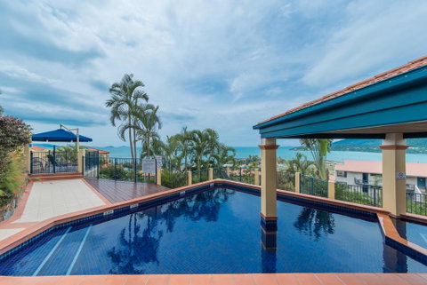 Magnificence At Airlie - Tourism Noosa 0