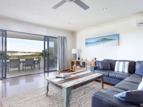 Magnificent Views - Mariners Mark - Tourism Noosa 0