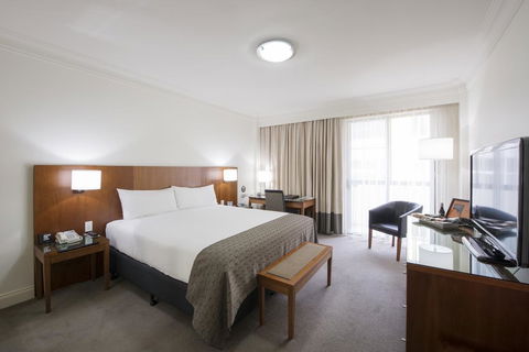 Majestic Roof Garden Hotel - Tourism Noosa 0