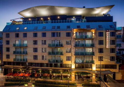 Majestic Roof Garden Hotel - Tourism Noosa 2