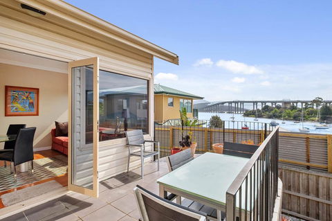 Manfield City Waterfront View Cottage - Tourism Noosa 1