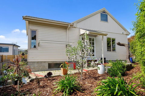 Manfield City Waterfront View Cottage - Tourism Noosa 2