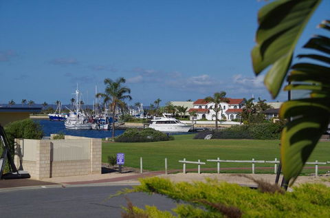 Marina Park View - Tourism Noosa 2