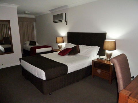 McNevins Tamworth Motel - Tourism Noosa 0