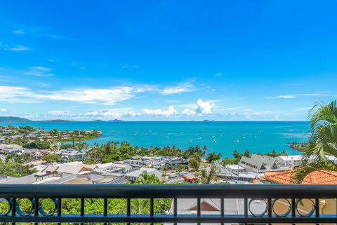 Mediterranean Resorts - Tourism Noosa 0