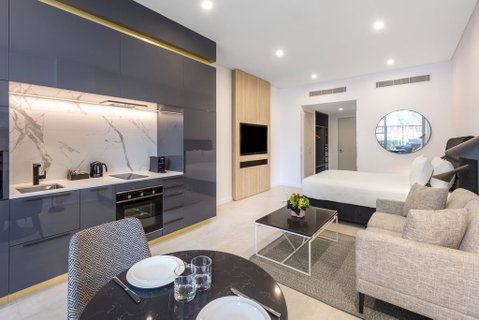 Meriton Suites Broadbeach - Tourism Noosa 2