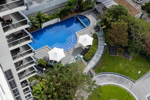 Meriton Suites Broadbeach - Tourism Noosa 0