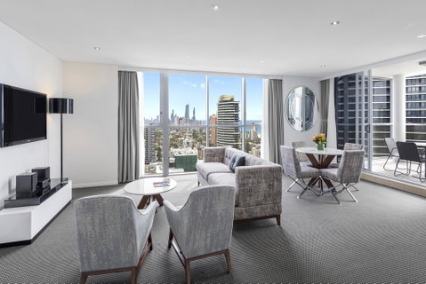 Meriton Suites Broadbeach - Tourism Noosa 1