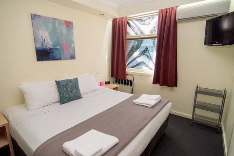 Miami Hotel Melbourne - Tourism Noosa 1