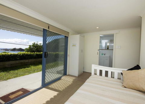 Mick's Apartment - Seal Rocks Beachfront - Tourism Noosa 2