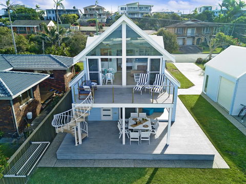 Middle Rock Beach House - Beach Front, Lake Cathie - Tourism Noosa 1