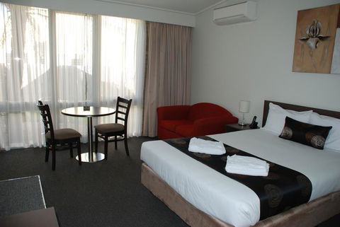 Mitchell On Main - Tourism Noosa 1
