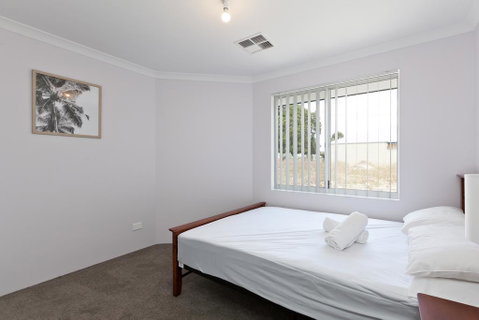 Modern And Spacious Home Near Curtin University - Tourism Noosa 3