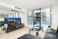 Modern Bronte Apt. w/ Ocean Views Just Minutes Walk to Beach