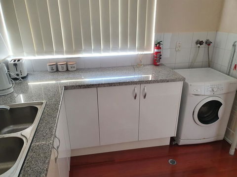 Modern Cosy Studio Close To QEH + Adelaide CBD + Airport + Beaches - Tourism Noosa 3