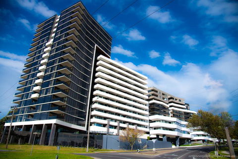 Modern, Clean, Luxury At The Right Price..... - Tourism Noosa 0