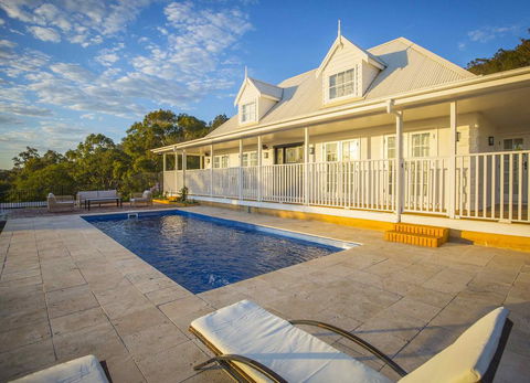 Montana - Tourism Noosa 0