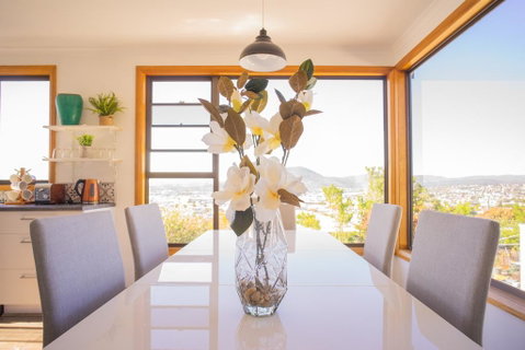 Moonah House-10 Mins To CBD & MONA, 4BR, 2 BATH, Great View, Park 3 Cars, Sleep 11, King Bed, En-suite - Tourism Noosa 0
