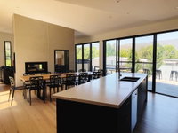 Mountain Mist Retreat - 4 Bedrooms