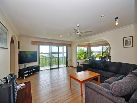 Myall Manor - Tourism Noosa 2