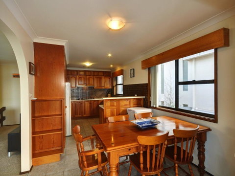 Myall Manor - Tourism Noosa 0