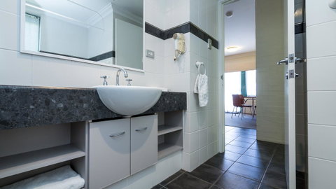 Dowler Apartments Subiaco - Tourism Noosa 29