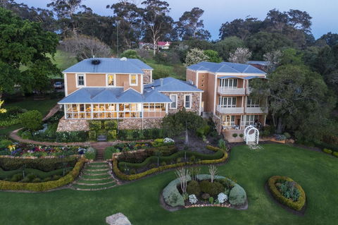 Grand Mercure Basildene Manor - Tourism Noosa 0
