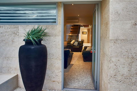 The Urban Beach House - Tourism Noosa 6