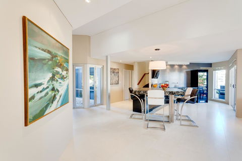 Cottesloe Contemporary Villa - Tourism Noosa 5