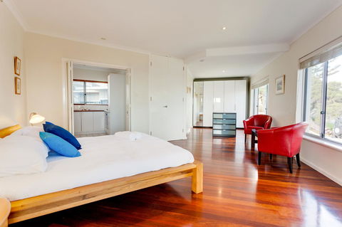 Cottesloe Contemporary Villa - Tourism Noosa 4