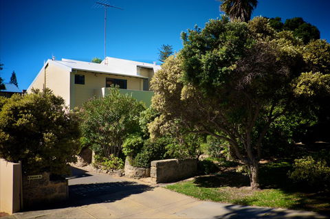 Cottesloe Artist's Beach Retreat - Tourism Noosa 4