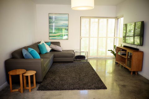 Cottesloe Artist's Beach Retreat - Tourism Noosa 5