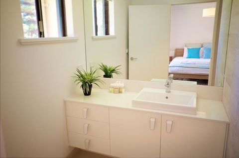 Cottesloe Artist's Beach Retreat - Tourism Noosa 20