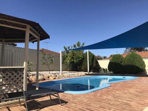 Blue Lake Family Retreat - Tourism Noosa 4