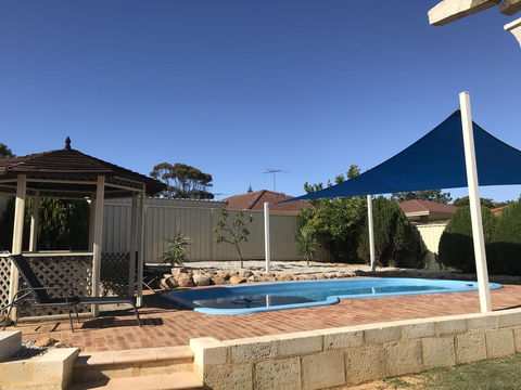 Blue Lake Family Retreat - Tourism Noosa 3