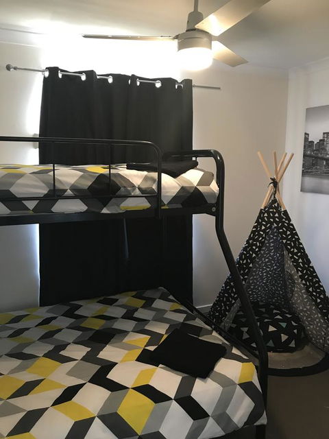 Blue Lake Family Retreat - Tourism Noosa 23