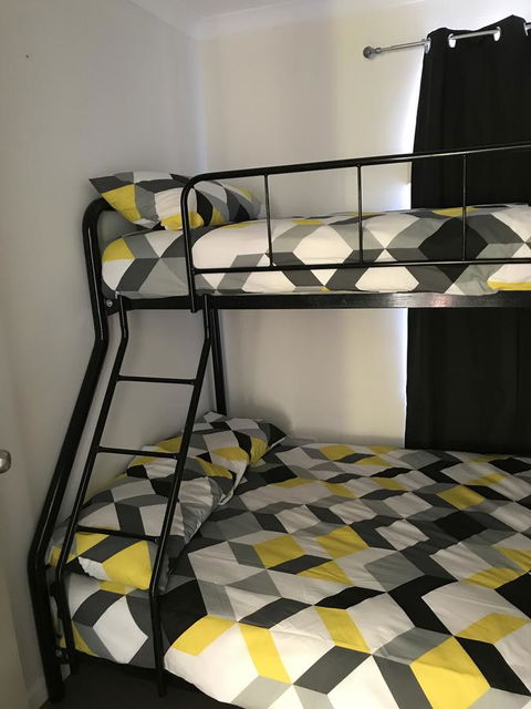 Blue Lake Family Retreat - Tourism Noosa 24