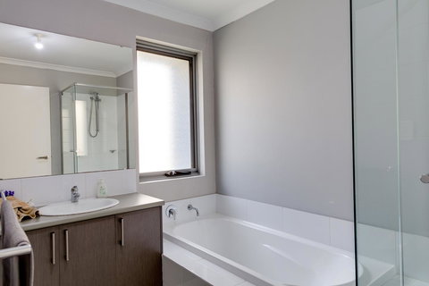 Rainbow Dream House - Tourism Noosa 16