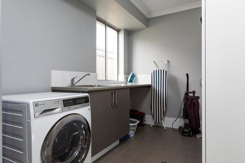 Rainbow Dream House - Tourism Noosa 23