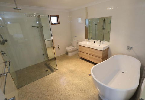 Swan Valley Sisters - Tourism Noosa 12