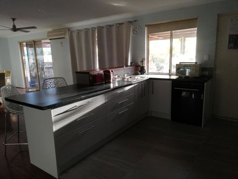 Beach Place @ Leeman - Tourism Noosa 5