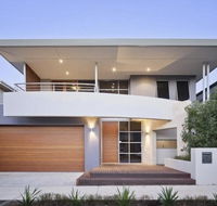 Adele's luxury South Beach apartment with King bed - Tourism Noosa