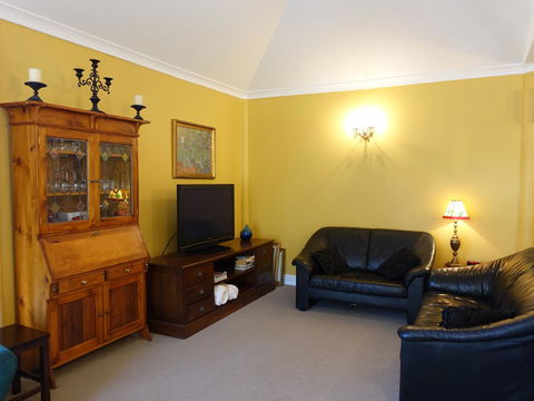 The Blacksmiths Cottage - Tourism Noosa 11