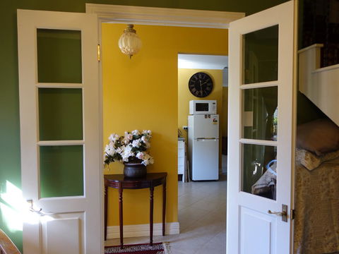 The Blacksmiths Cottage - Tourism Noosa 6