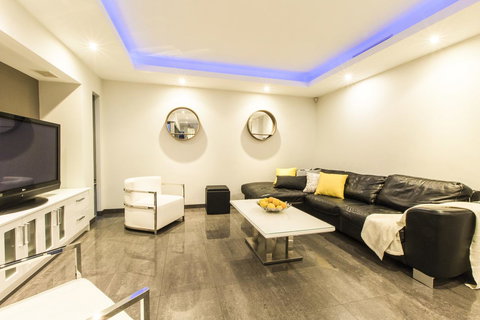 Ambar Villa Between City And Freo - Tourism Noosa 5