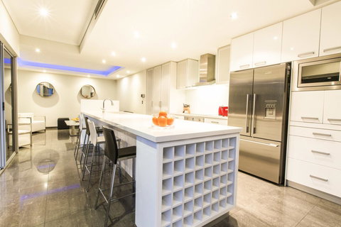 Ambar Villa Between City And Freo - Tourism Noosa 28