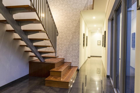 Ambar Villa Between City And Freo - Tourism Noosa 16