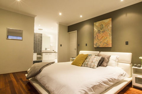 Ambar Villa Between City And Freo - Tourism Noosa 24